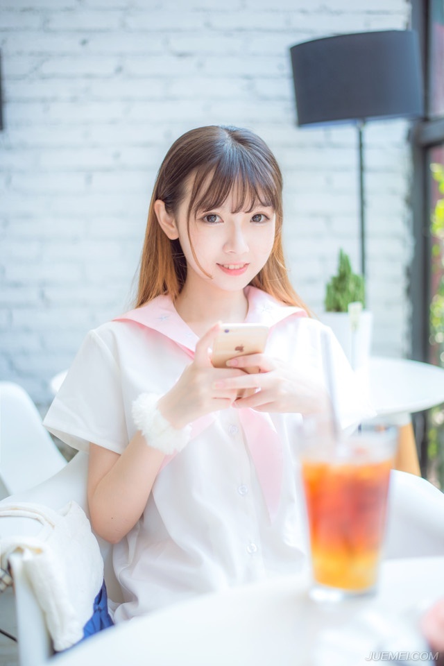 一开始，对于周瑜支持自己，孙权心中还是很感激的，但也是从那时起，孙权发现周瑜的影响力，之前支持他和三弟孙翊的人是呈相持的状态，但周瑜只是一句话，便让那些原本支持孙翊的人倒过来支持自己，当时没想那么多，但事后孙权仔细琢磨，如果当时周瑜不是支持自己，而是支持年幼的孙翊，从而间接掌控江东，又会是怎么样的结果？